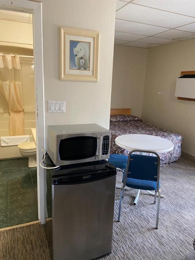 North Adventure Inn Cochrane Extérieur photo