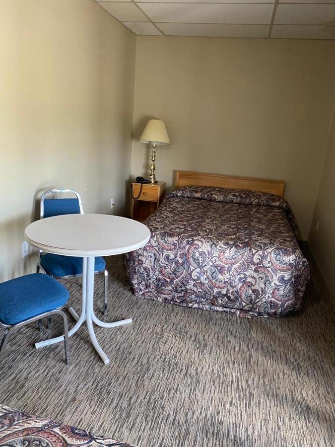 North Adventure Inn Cochrane Extérieur photo