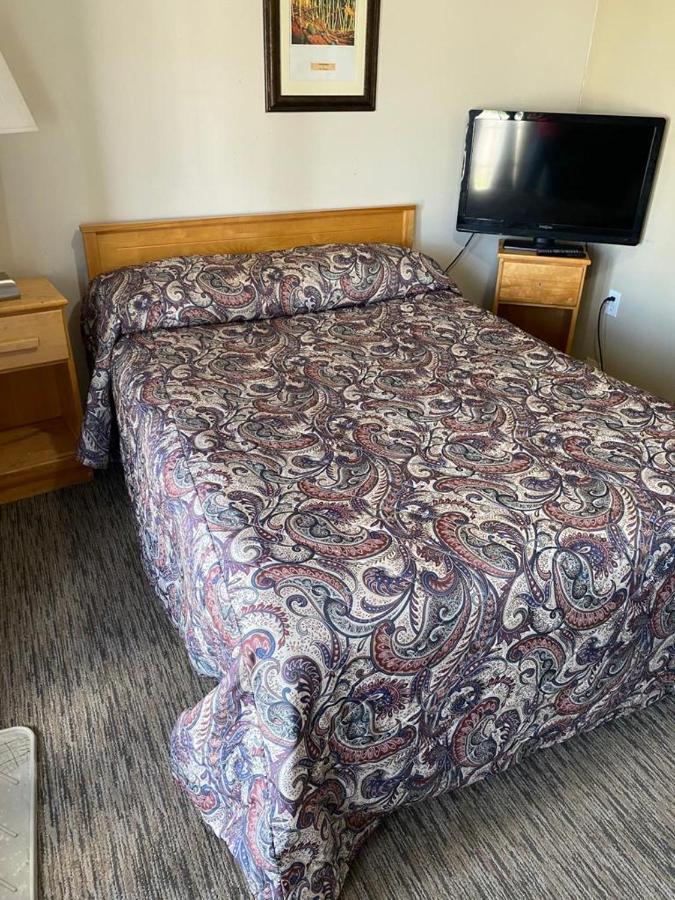 North Adventure Inn Cochrane Extérieur photo