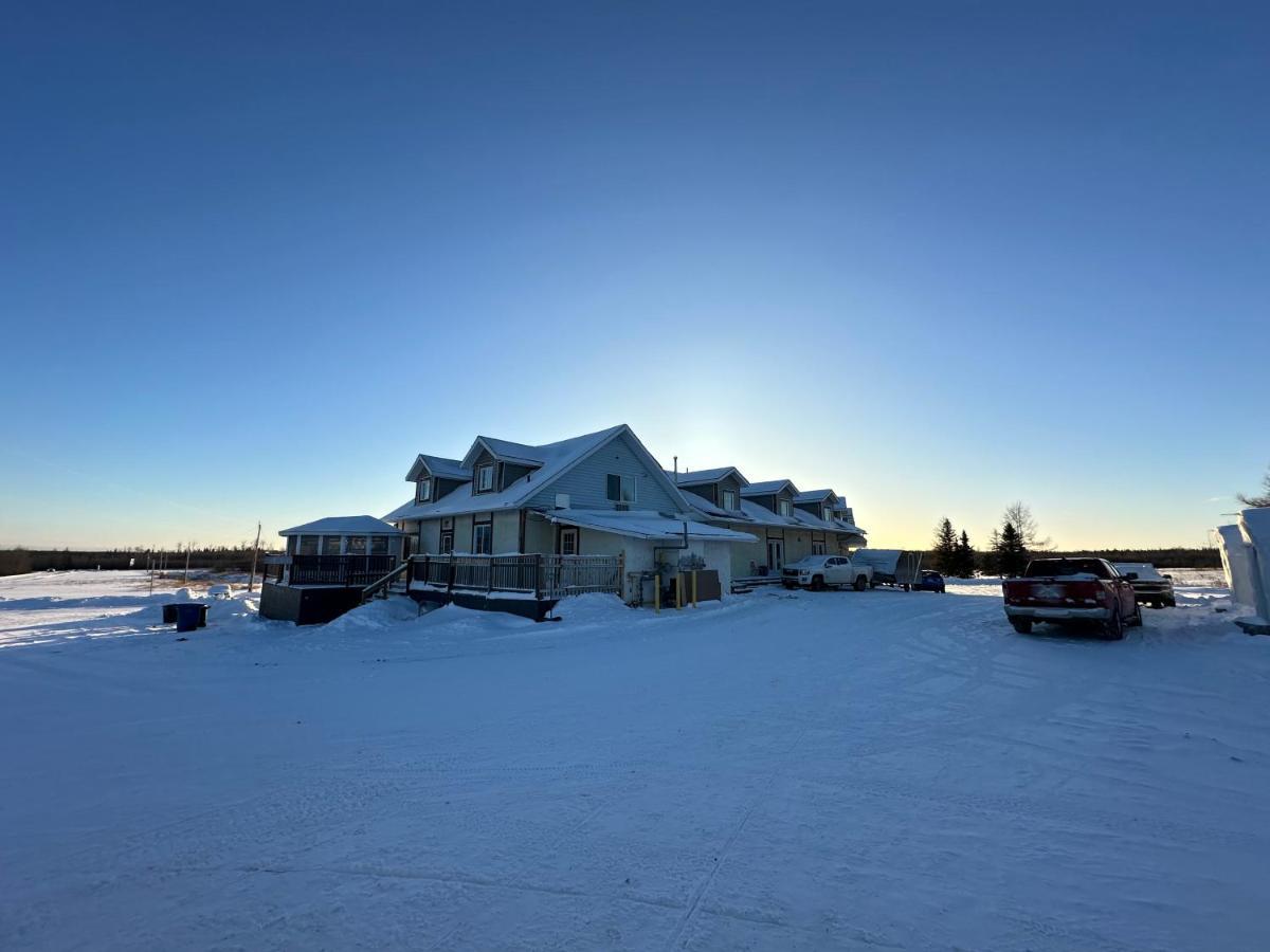 North Adventure Inn Cochrane Extérieur photo