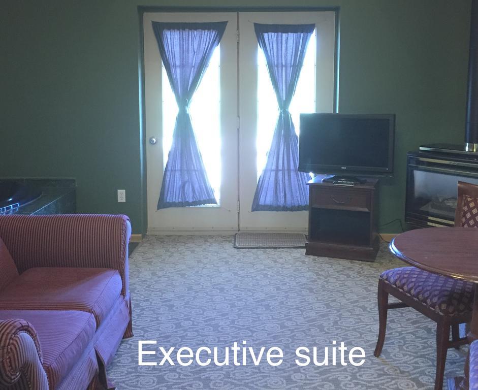 North Adventure Inn Cochrane Extérieur photo