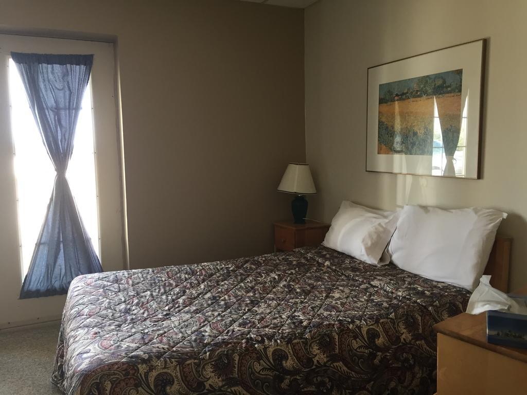 North Adventure Inn Cochrane Extérieur photo